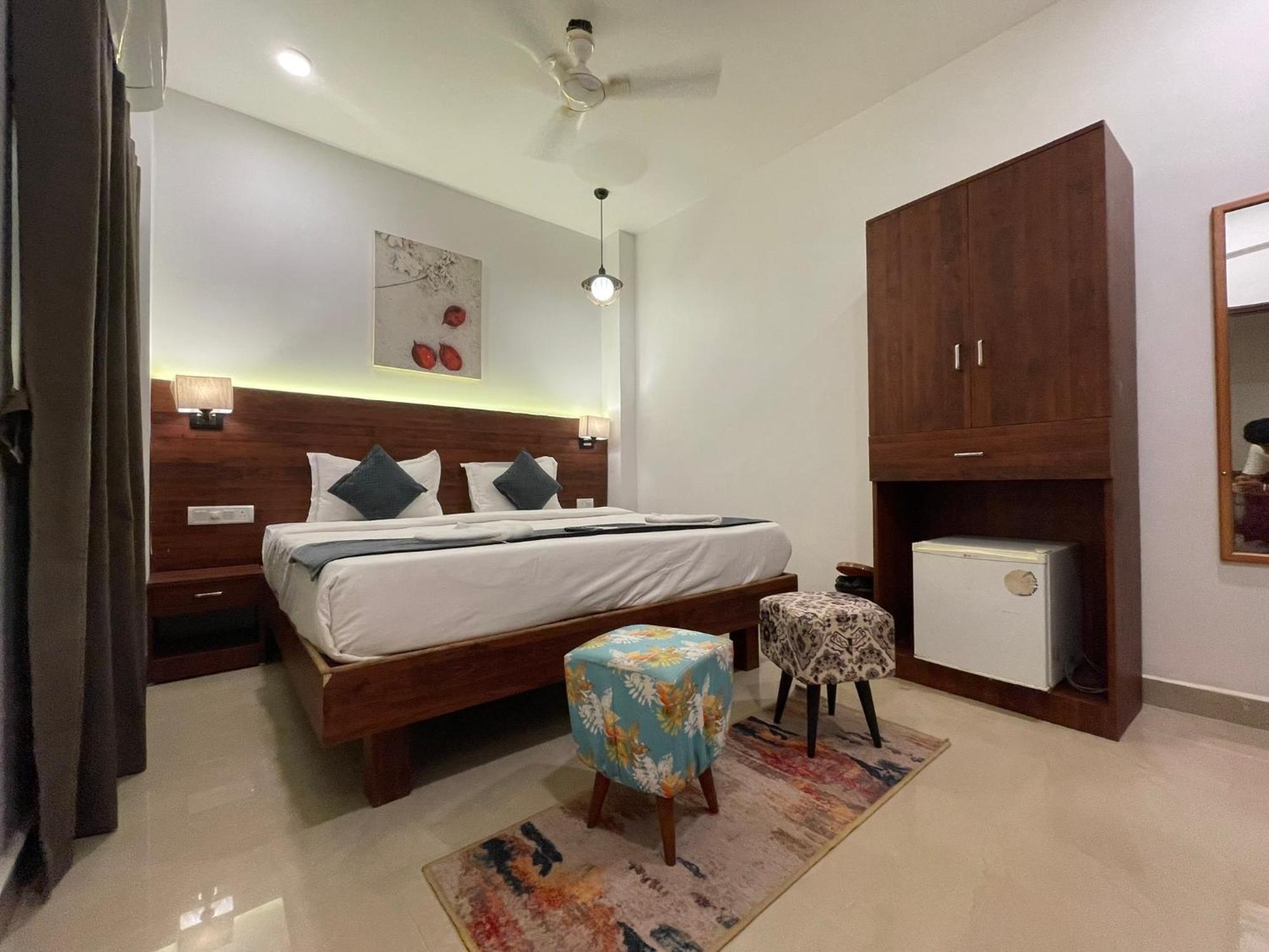 Yellow Sky Hotel 2*